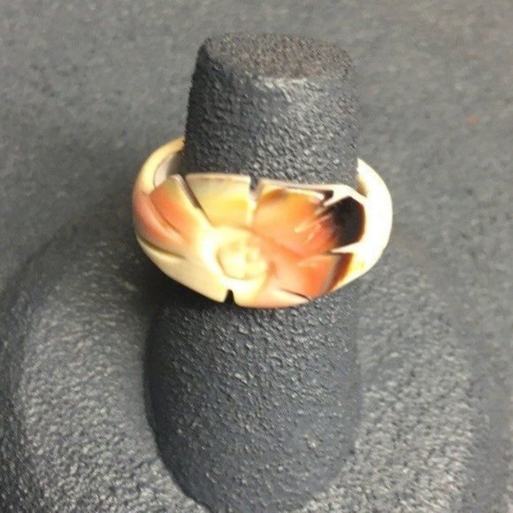 Carved Flower Ring Sz 6 Acrylic Earth Tones Cream Brown Black Retro BoHo Hippie - Picture 1 of 6